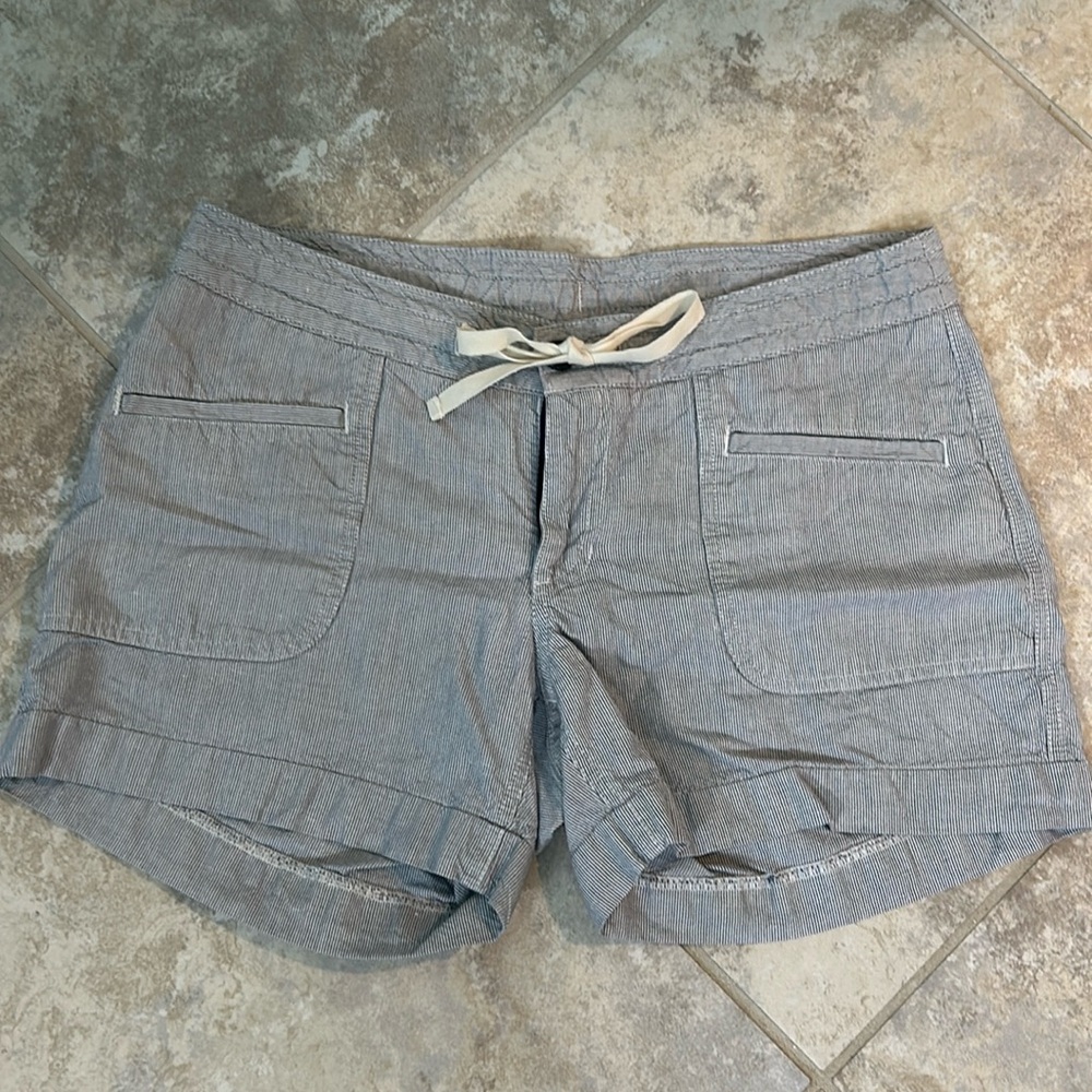 The North Face chambray striped short with button and tie fasten.